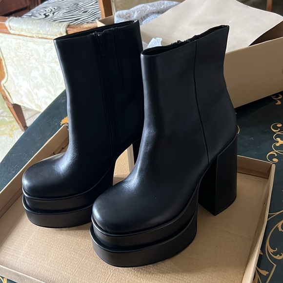 Steve Madden Black Heeled Boots NWT - Picture 3 of 4